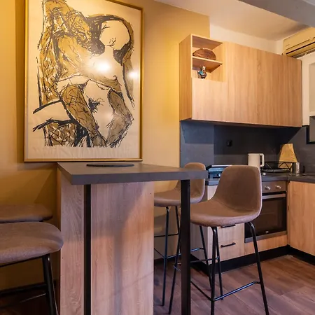 Apartment • Downtown ǀ 2 Bedrooms ǀ Parking • *